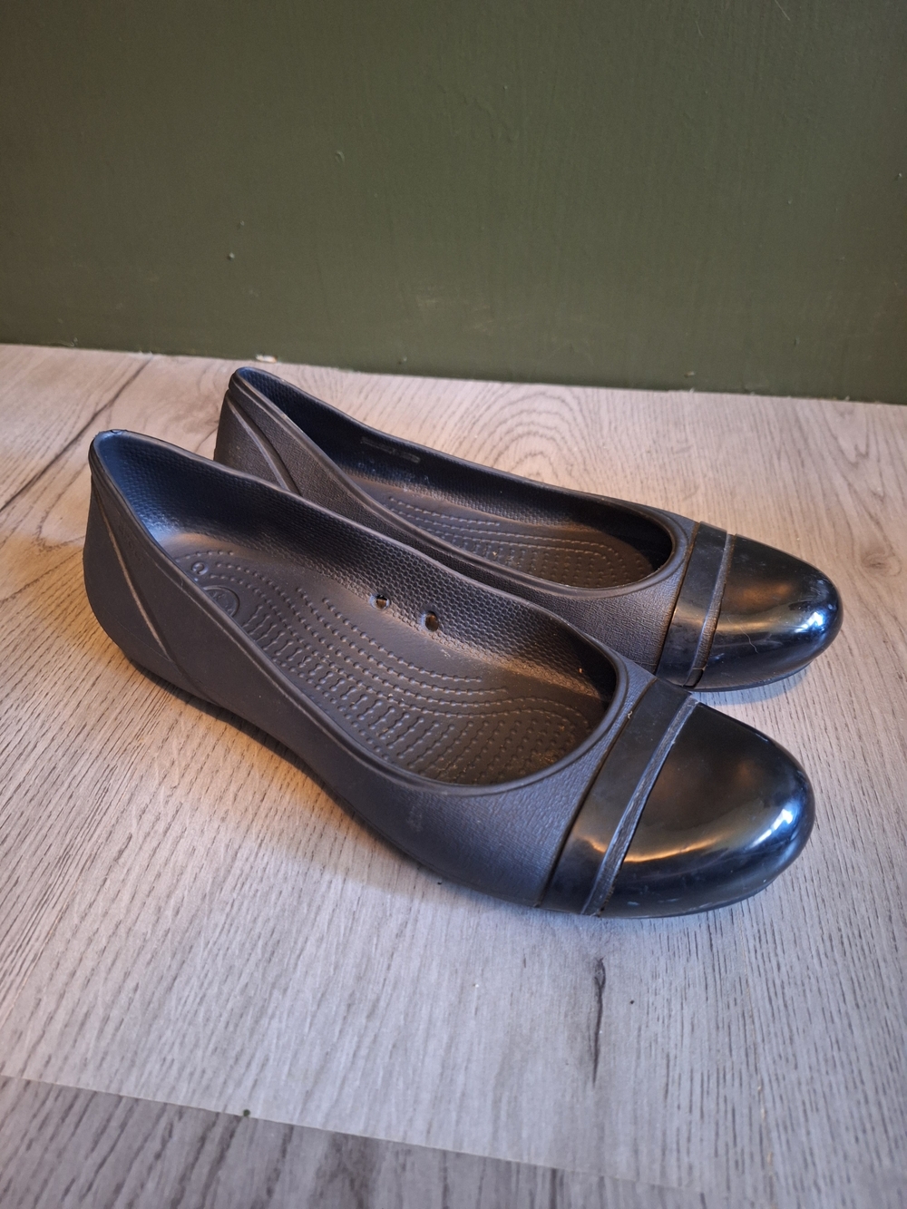 CROCS Women's Black Ballet Flats with Glossy Toe